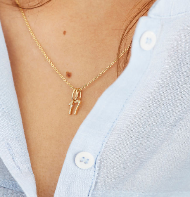 My R 18K Gold Pendant w. Diamond